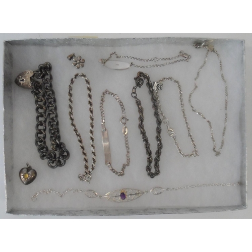 10 - Collection of 8 ladies/children's silver bracelets and 2 pendants (10)