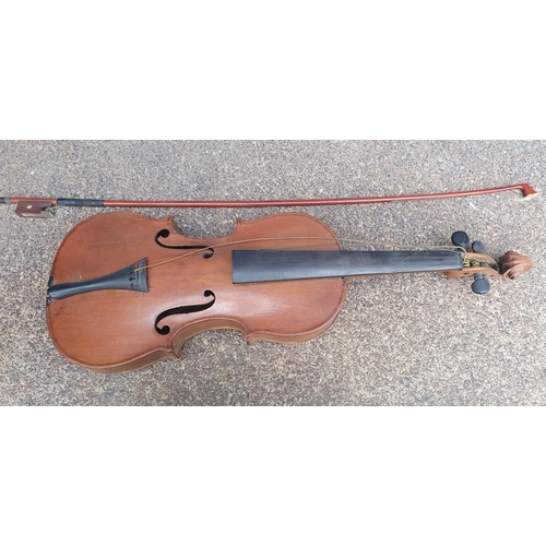 305 - Antique, unmarked violin and bow (a/f)