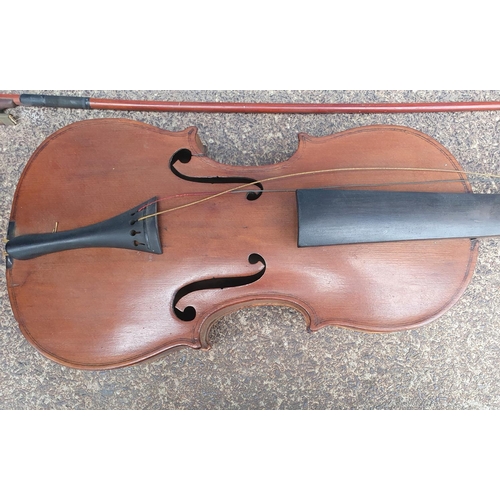 305 - Antique, unmarked violin and bow (a/f)