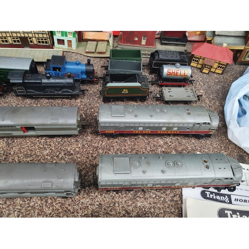 59 - Collection of vintage Tri-Ang, Hornby & Playcraft trains and buildings etc (Qty)