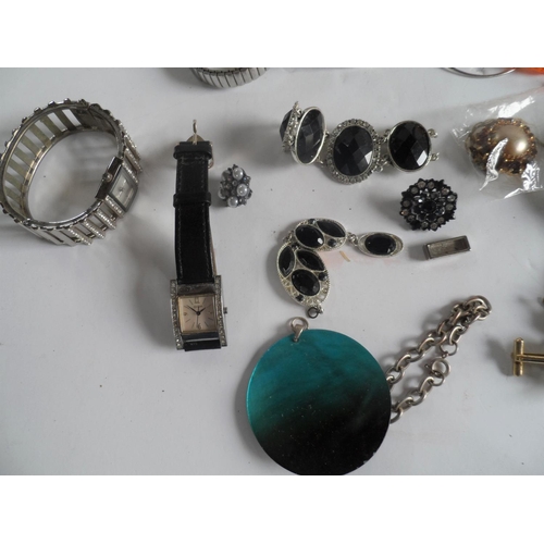 13 - Collection of watches and costume jewellery (Qty)