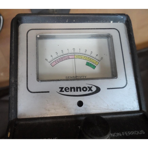 583 - Zennox metal detector