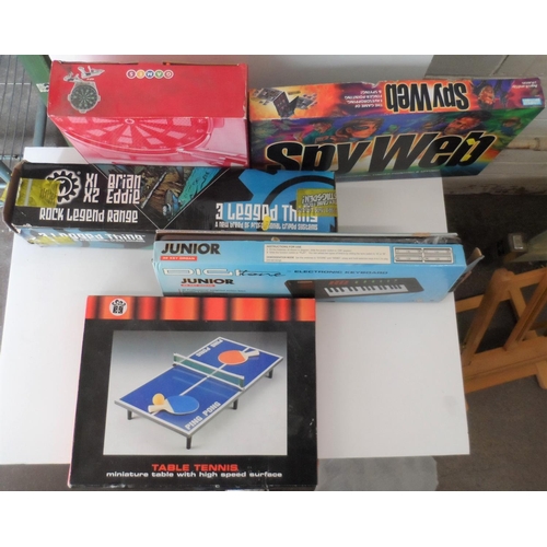 101 - Boxed childs keyboard and 4 other boxed games (5)