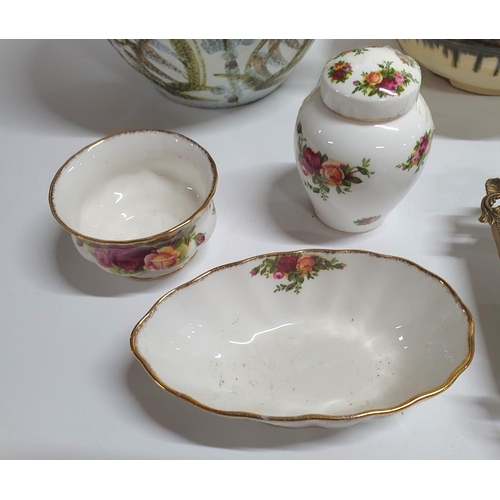 444 - Good quality ceramics set to include 3 Royal Albert country roses and an oversized hanky vase etc (7... 