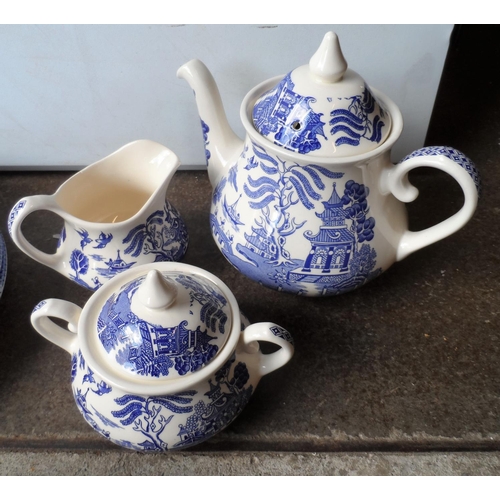 434 - Collection of traditional blue & white Willow pattern Staffordshire together with a Ringtons Milleni... 