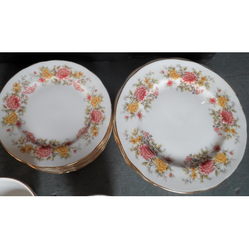 513 - Large Colclough, bone china dinner service (approx 49 pieces)