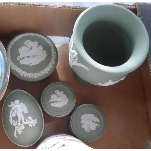 516 - Box of good quality ceramics including Wedgewood Jasperware, a Portmerion vase, 3 small Villeroy & B... 