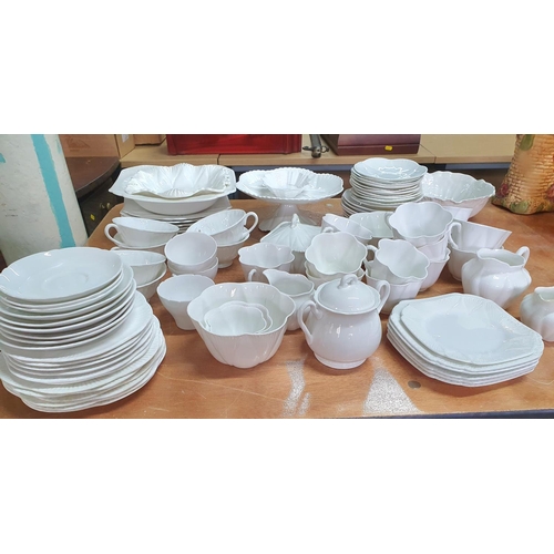 489 - Large quantity of Shelley tea & dinner service (Qty)