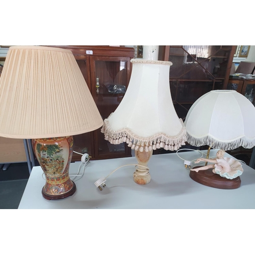 352 - Three table lamps and an onyx floor lamp together with three mirrors (7)