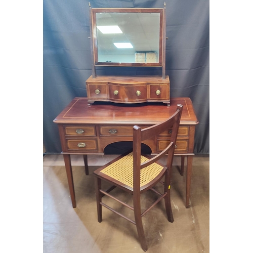 913 - A walnut effect dressing table with matching chair and table-top mirror (3)