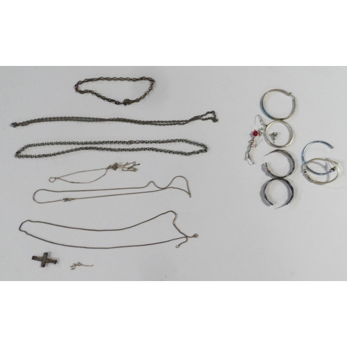 20 - Small collection of Silver and costume jewellery (Qty)

13.2 grams approx.