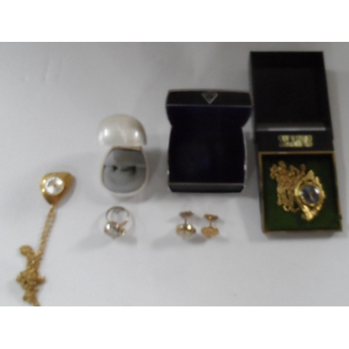 18 - Collection of ladies vintage costume jewellery watches to include a boxed Buler  ring watch, two lad... 