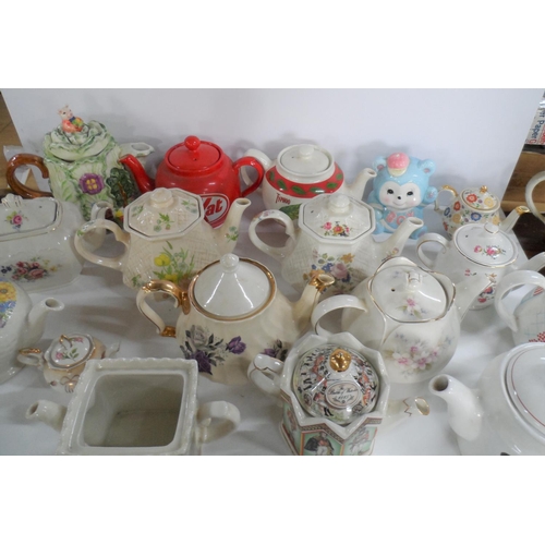 549 - 19 various tea-pots (19)