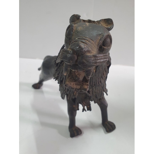 277 - Unsigned African bronze Lion,

20cm long          1 Kg