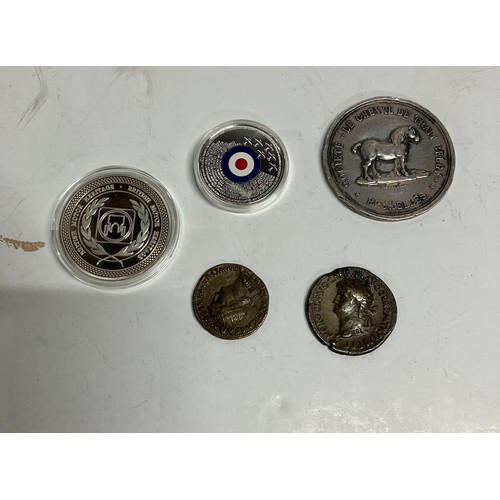 250 - Collection of 5 various coins including a Battle of Britain commemorative coin