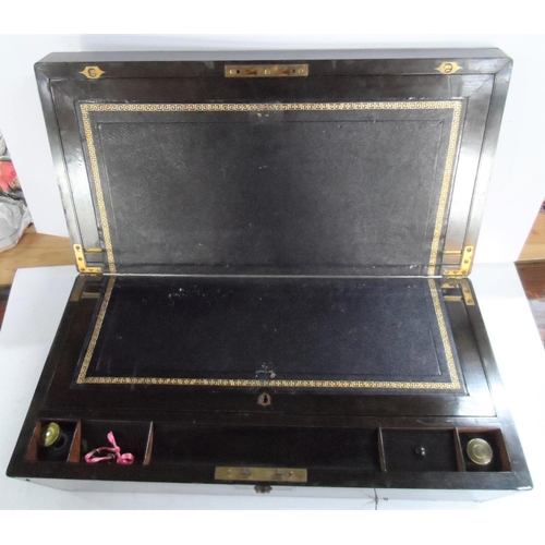 232 - Rare Victorian over-sized writing slope with black leather and retaining its 2 original ink bottles
... 