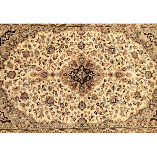 561 - Louis de Poortere (Belgium) 100% pure wool rug in traditional Oriental style,

120 x 180 cm