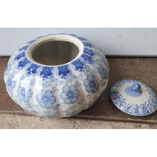 407 - Unmarked 20thC Chinese blue & white lidded 