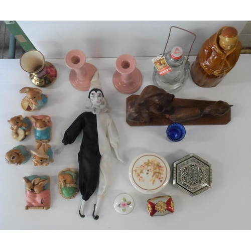 410 - Collection of mainly ceramic items to include Pendlefins, Venice carnival doll, trinket boxes etc (Q... 