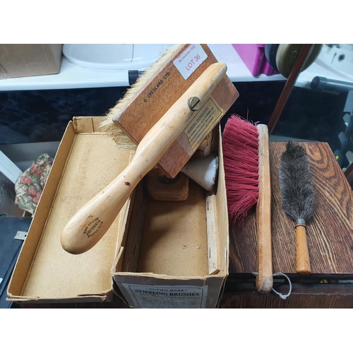 36 - Boxed vintage stipling brush and others etc (Qty)