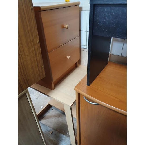 592 - six pieces of modern furniture (6)