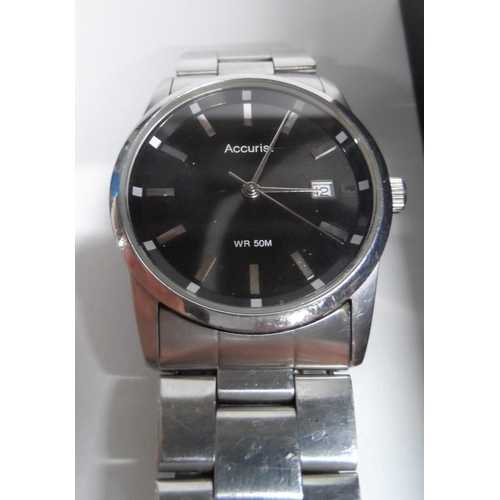 699 - Boxed Gents Seconda with metal strap together with a similar Accurist example (2)