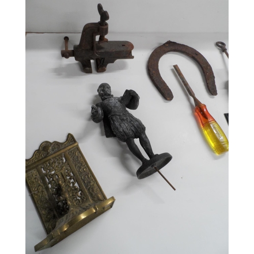 870 - Misc metal items including a spelter figure of Shakespeare, an old table vice and a stylist wall ash... 