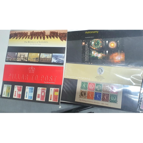 889 - GB 2002 stamp sets (15)