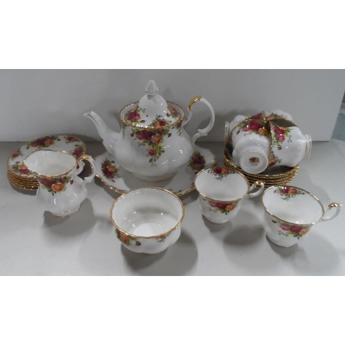 1066 - Royal Albert country roses tea set comprising a 6 cups and saucers and side plates, tea pot, sugar b... 