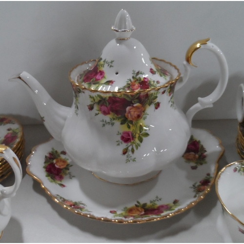 1066 - Royal Albert country roses tea set comprising a 6 cups and saucers and side plates, tea pot, sugar b... 