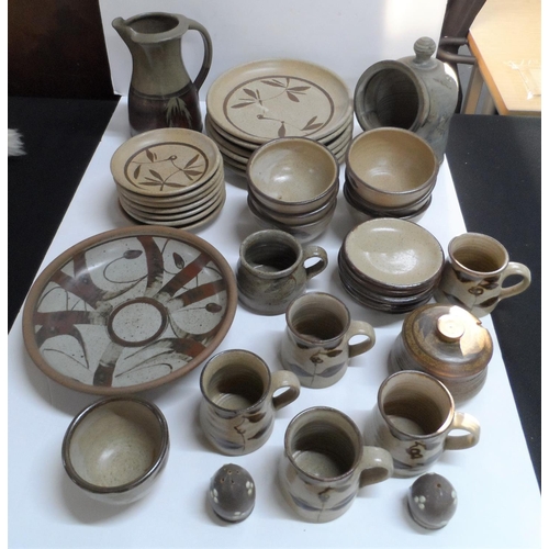 1067 - Large quantity of 1970s stoneware dinnerware and other, similar stoneware (Qty)