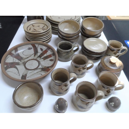 1067 - Large quantity of 1970s stoneware dinnerware and other, similar stoneware (Qty)