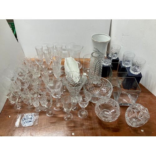 1115A - Quantity of cut and etched glassware (qty)