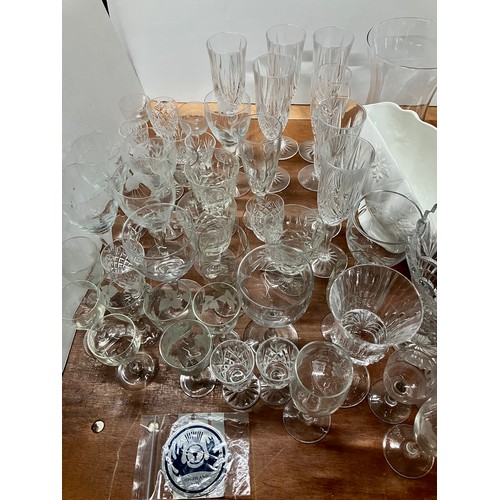 1115A - Quantity of cut and etched glassware (qty)