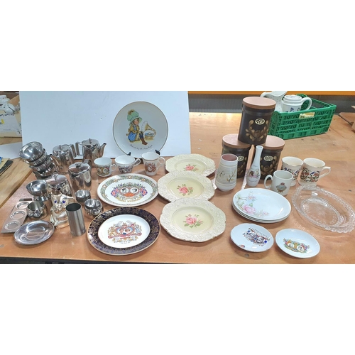 1120 - Large quantity of ceramics and stainless steel tea ware etc (Qty)