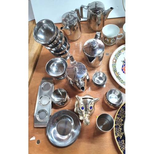 1120 - Large quantity of ceramics and stainless steel tea ware etc (Qty)