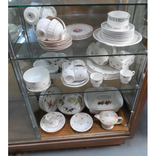 1138 - Large collection of 20thC part tea sets and dinner serving ware (Qty)