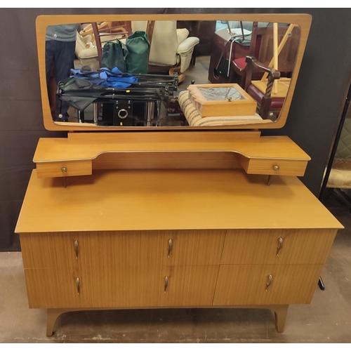 1161 - CWS Enfield, vintage dressing table and mirror