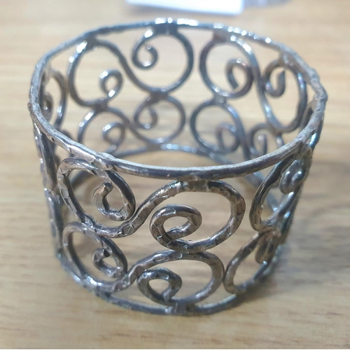 1172 - Set of four pierced white metal napkin rings (as new) in carry pouch (4)