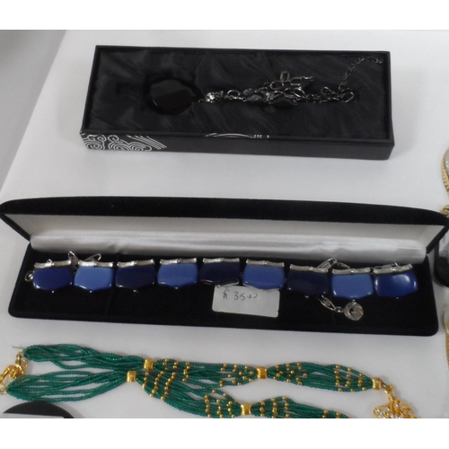 15 - Quantity of good quality, mainly as new, ladies costume necklaces