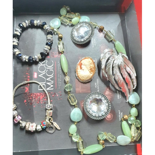 53 - Large quantity of ladies costume jewellery (Qty)
