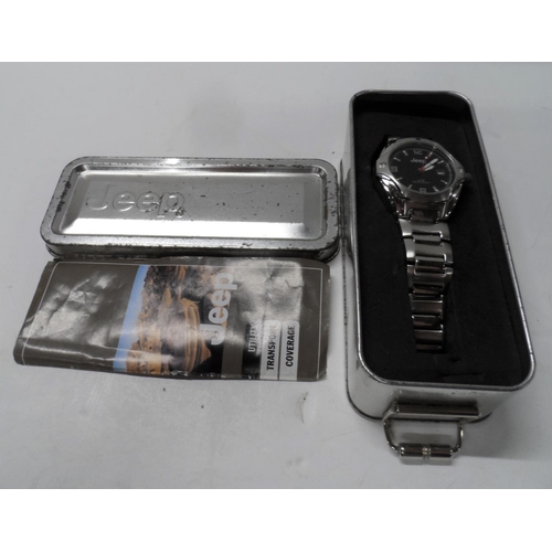 104 - Gents Jeep watch with stainless steel strap and in original, Jeep metal box