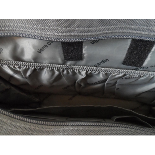 143 - Pierre Cardin, as new, computer bag