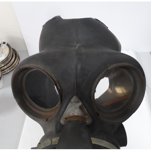 147 - Rare young persons/child's 1941 gas mask