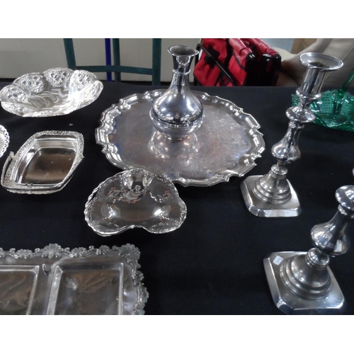 179 - Quantity of good quality 20thC siler plated items including a very finely engraved serving tray etc ... 