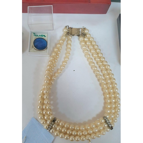 49 - Quantity of costume jewellery (Qty)