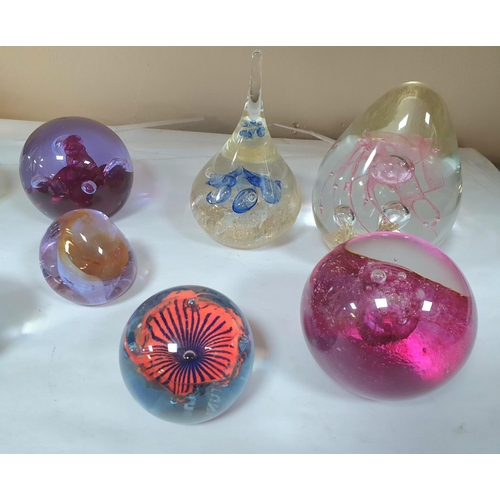 135 - Nine Caithness and other good quality paper weights (9)