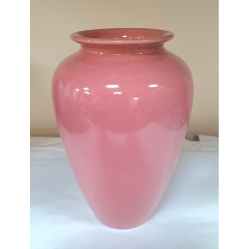 322 - Collection of good quality 20thC ceramics including a pink Bretby vase (Qty)