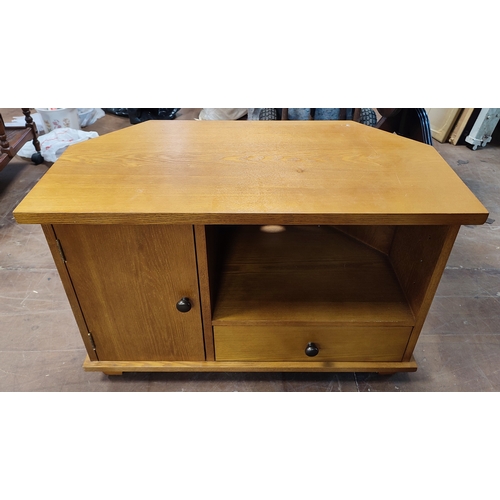 657 - Beech TV unit