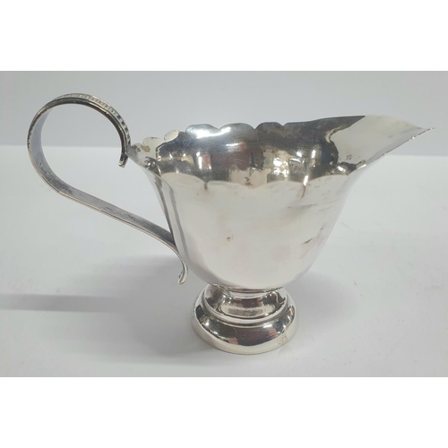 201 - Victorian silver milk jug made in London 1898 together with 2 silver napkin rings (3)

101 grams